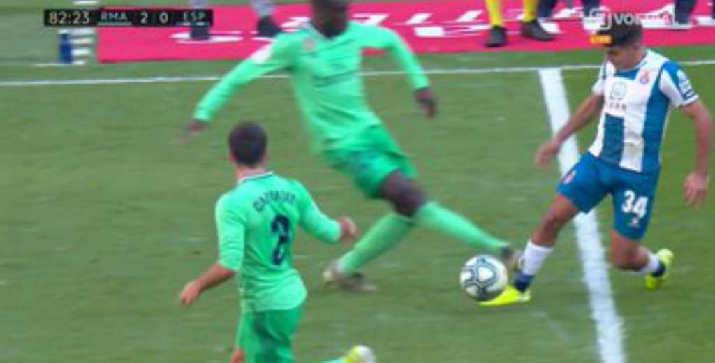 Real Madrid ganaba 2-0 y Mendy se fue expulsado por una patada criminal