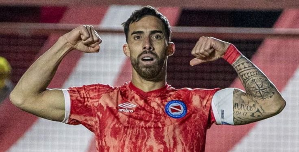 &iexcl;De no creer! Argentinos Juniors hizo gol desde el saque inicial y marc&oacute; un r&eacute;cord