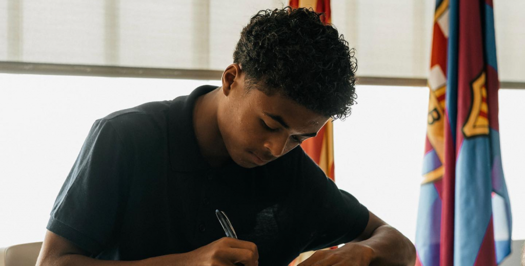 Dejó el PSG por el Barcelona y firmó su contrato con 16 años: hijo de leyenda