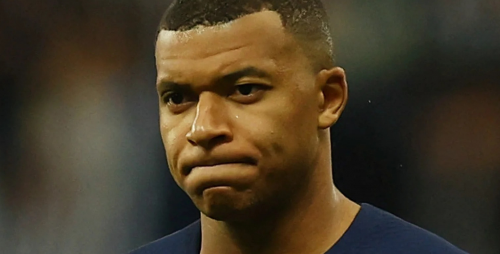 Los ultras de PSG advirtieron a Mbapp&eacute; en una bandera: no quieren verlo m&aacute;s