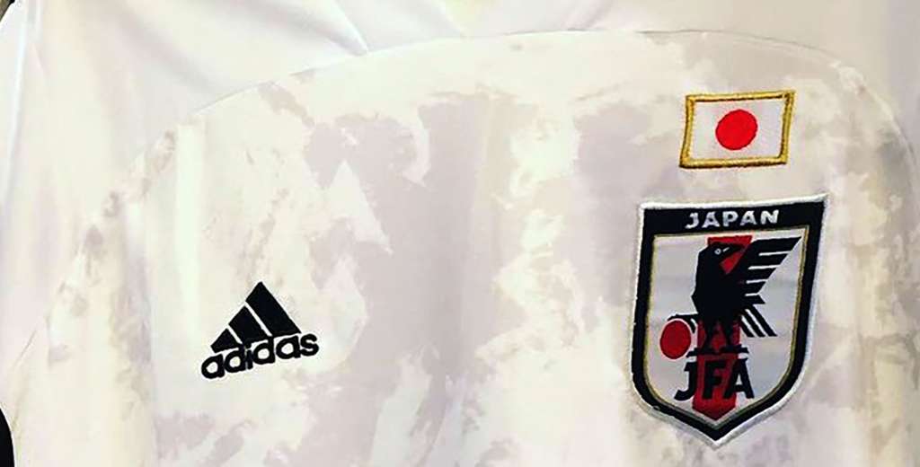Una maravilla: se filtraron fotos de la camiseta alternativa de Jap&oacute;n