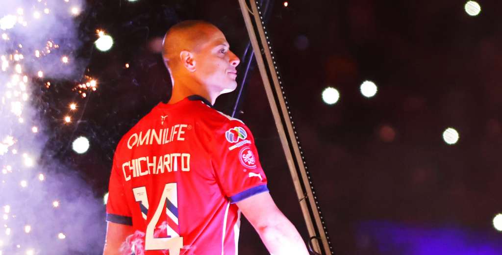 La Selecci&oacute;n M&eacute;xico se "olvid&oacute;" del regreso de Chicharito y la afici&oacute;n de Chivas explot&oacute;