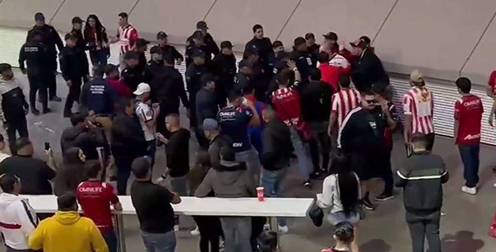 Videos: pelea y enfrentamientos entre los aficionados de Chivas