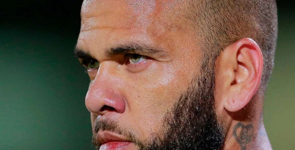 Dani Alves rompi&oacute; el silencio: la primera y llamativa frase tras quedar libre...