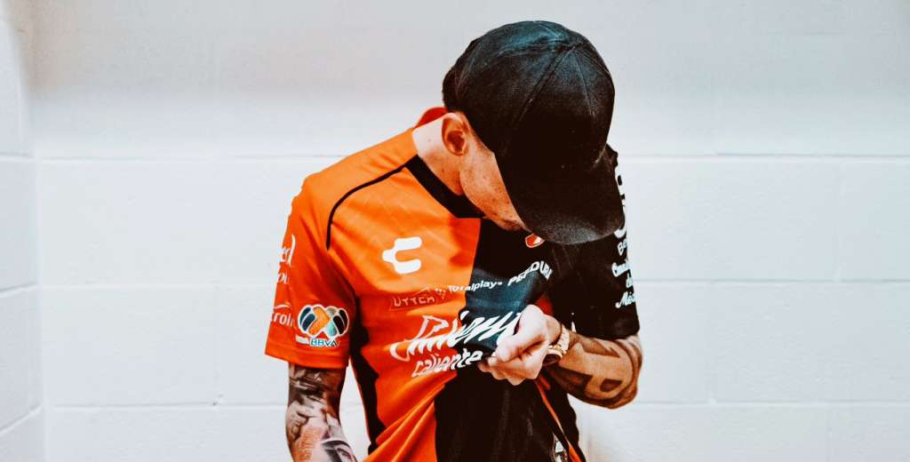 El famoso cantante mexicano que coincidi&oacute; con la plantilla de Atlas en la Leagues Cup