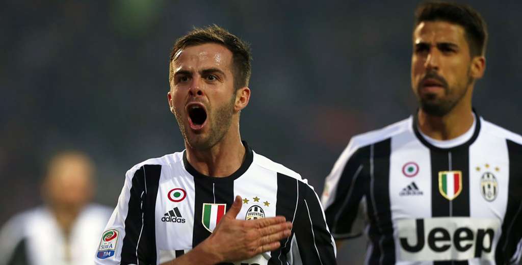 Jug&oacute; en Barcelona y Juventus, se retir&oacute; y ahora vuelve a jugar 