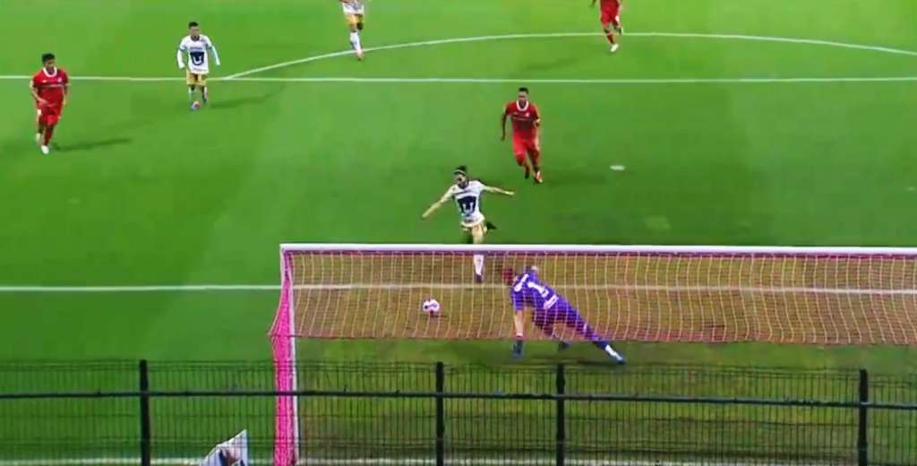 No iba ni un minuto y Toluca le "regal&oacute;" el gol a Pumas con un grosero error de su arquero